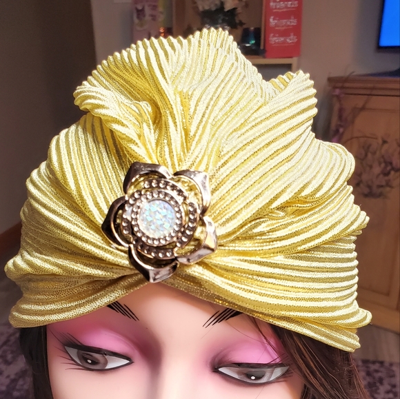 Gold shimmer irridescent broach hat - Picture 8 of 11